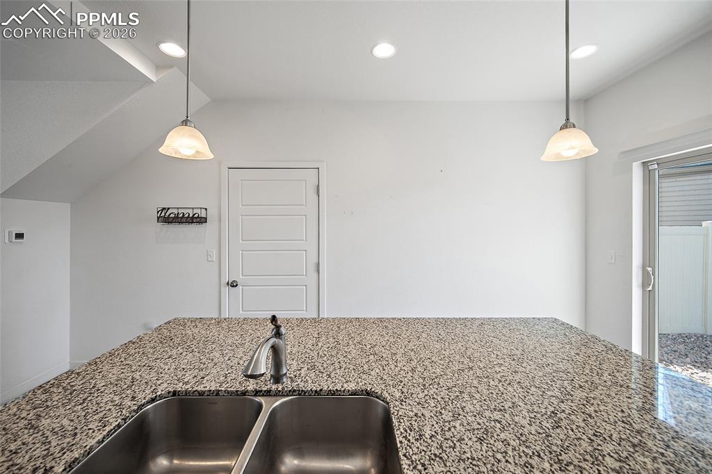 Image 15 of 44: Kitchen