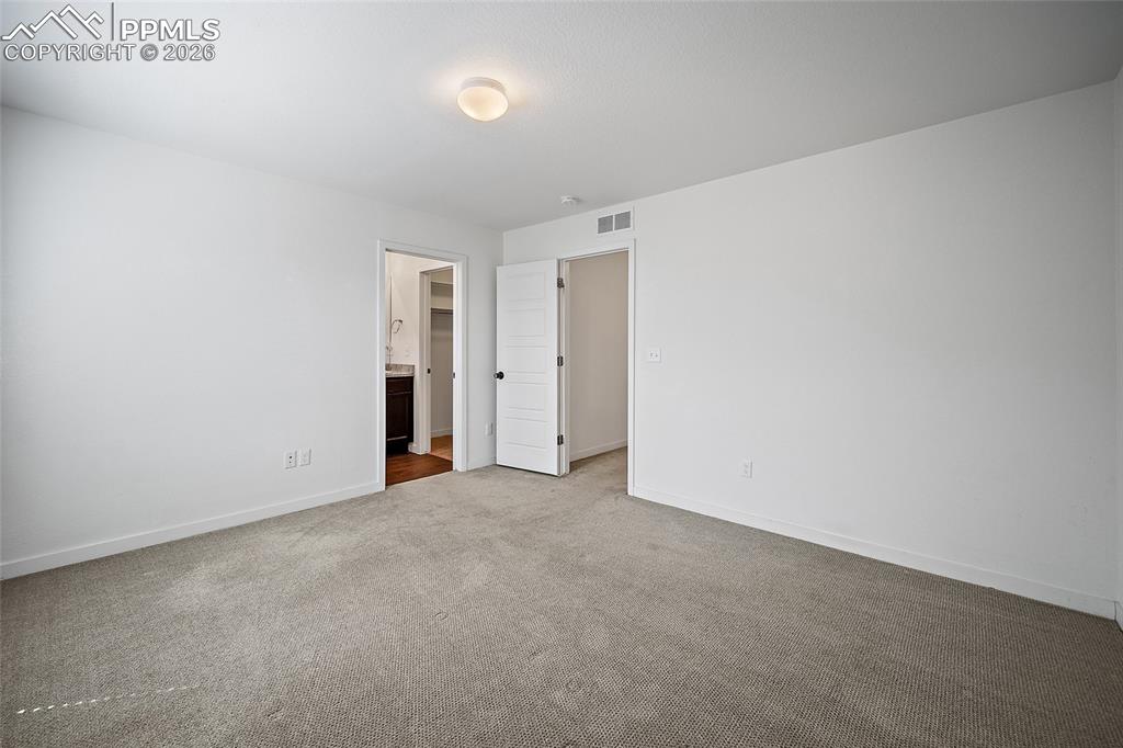 Image 26 of 44: Bedroom