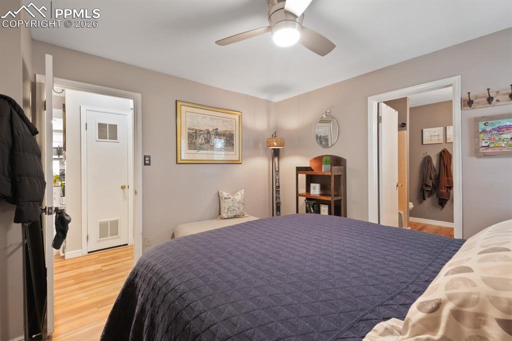 Image 22 of 30: Bedroom