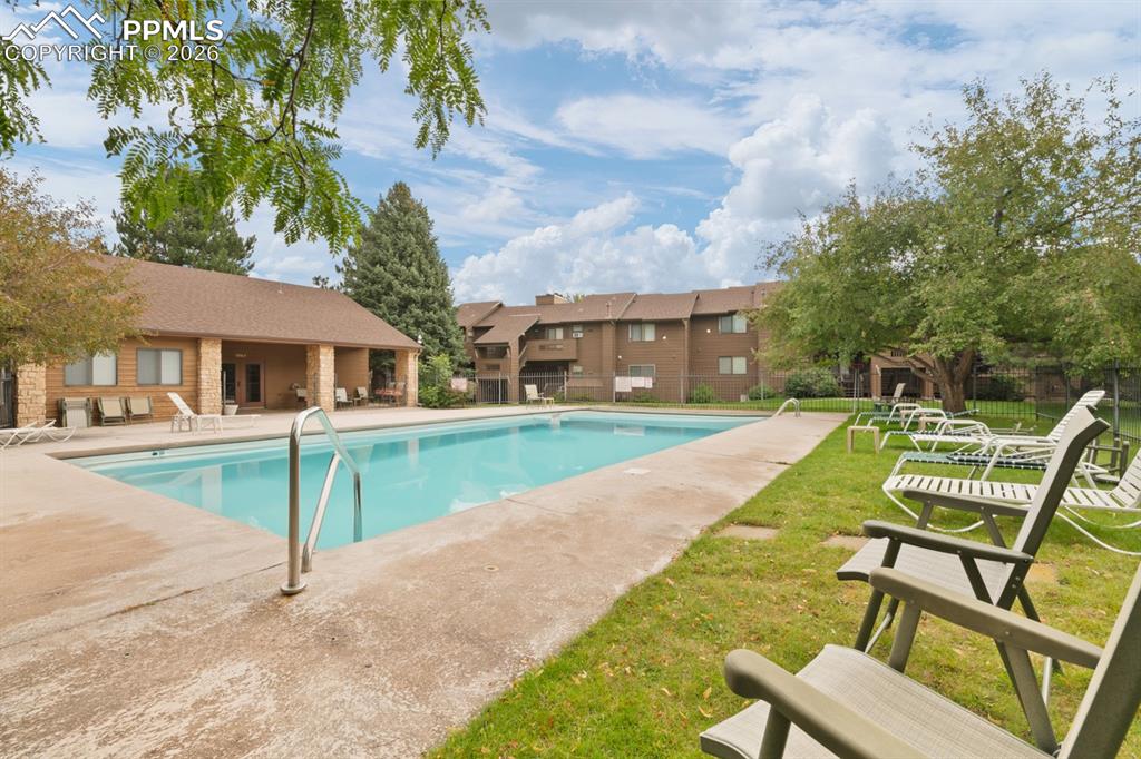 Image 29 of 30: Pool