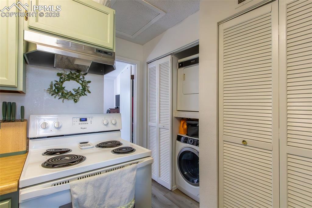 Image 13 of 22: Laundry