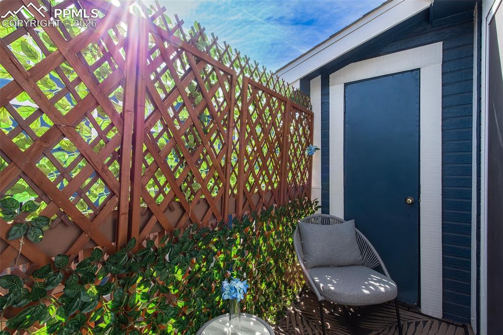 Image 19 of 22: Balcony