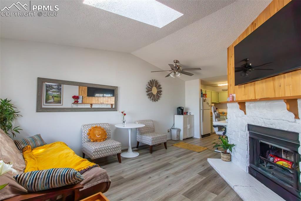 Image 6 of 22: Living Room