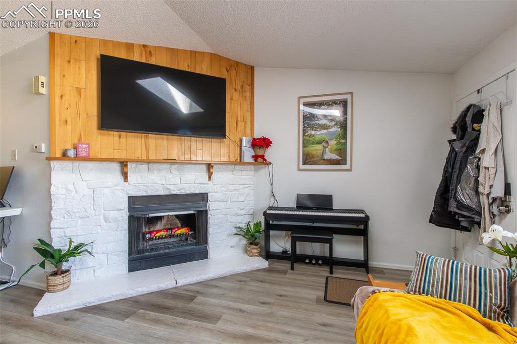 Image 7 of 22: Living Room