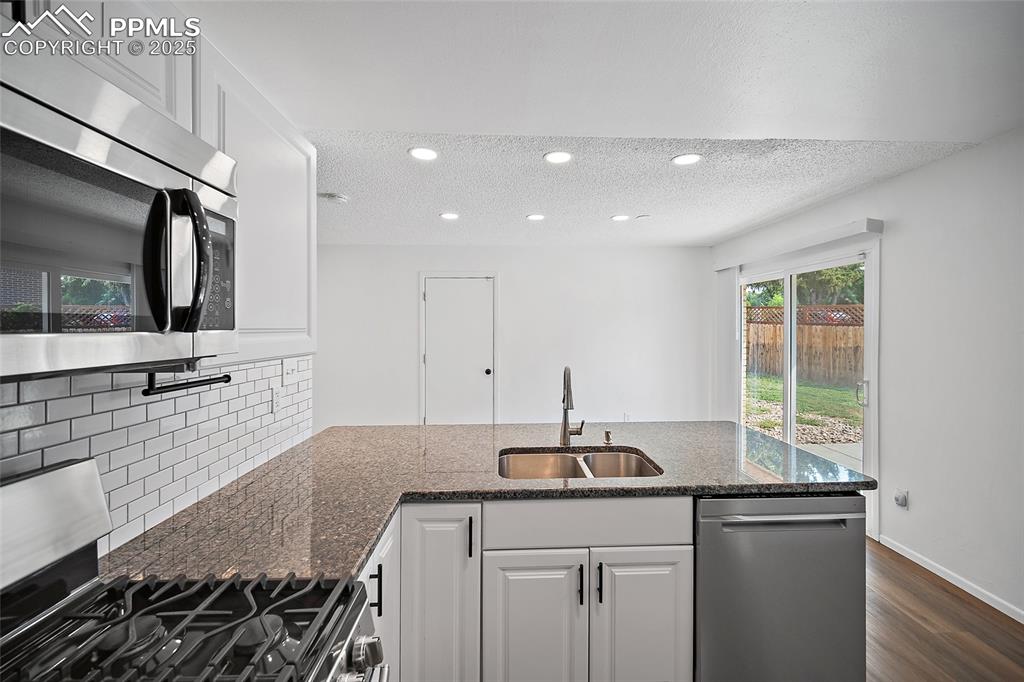 Image 12 of 47: Kitchen