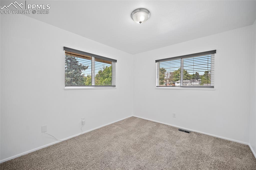 Image 17 of 47: Bedroom