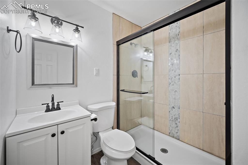 Image 19 of 47: Bathroom