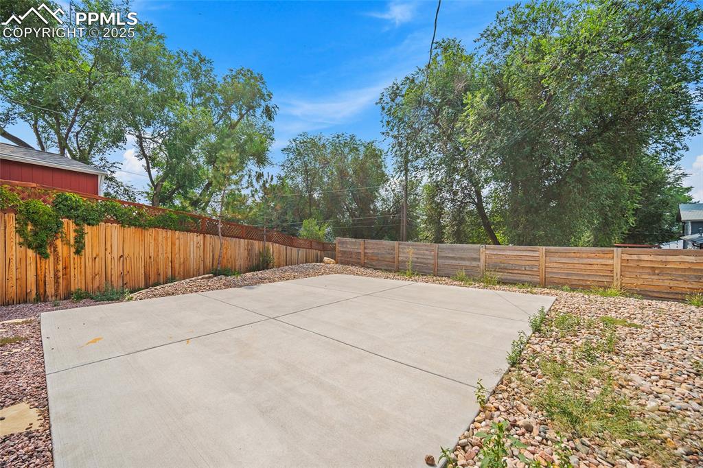 Image 33 of 47: Patio