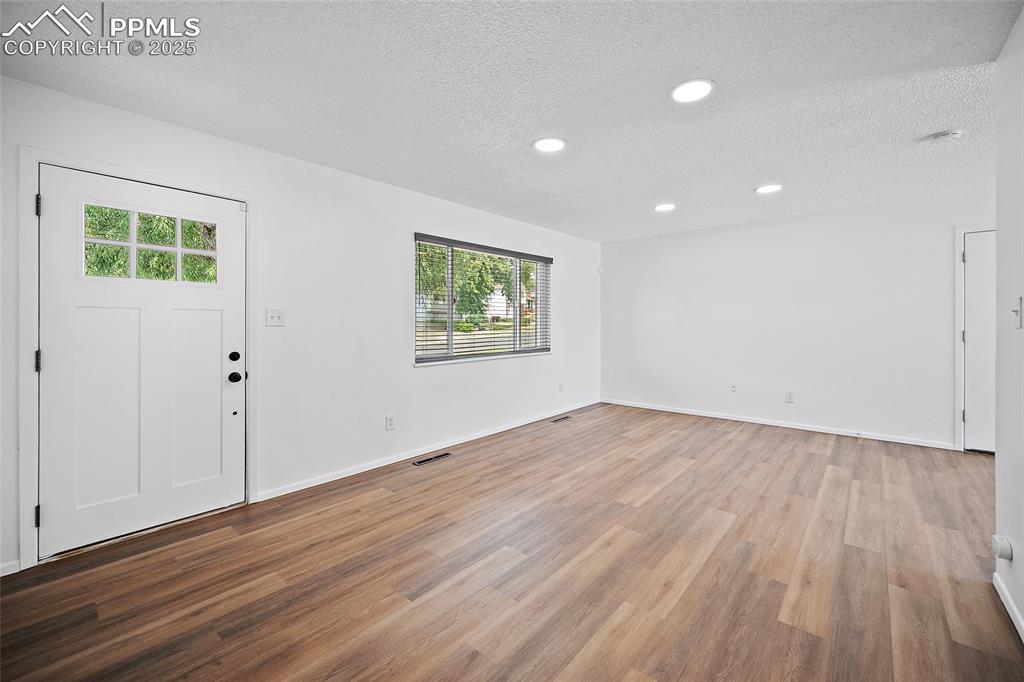 Image 5 of 47: Entry