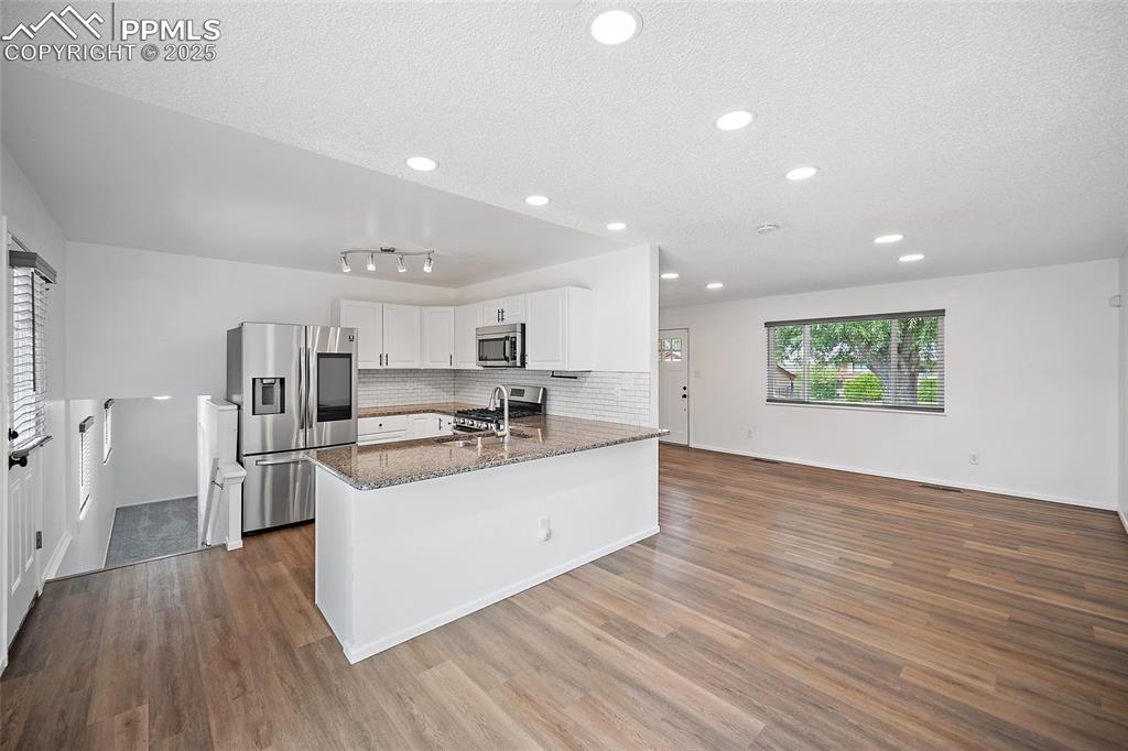 Image 8 of 47: Kitchen