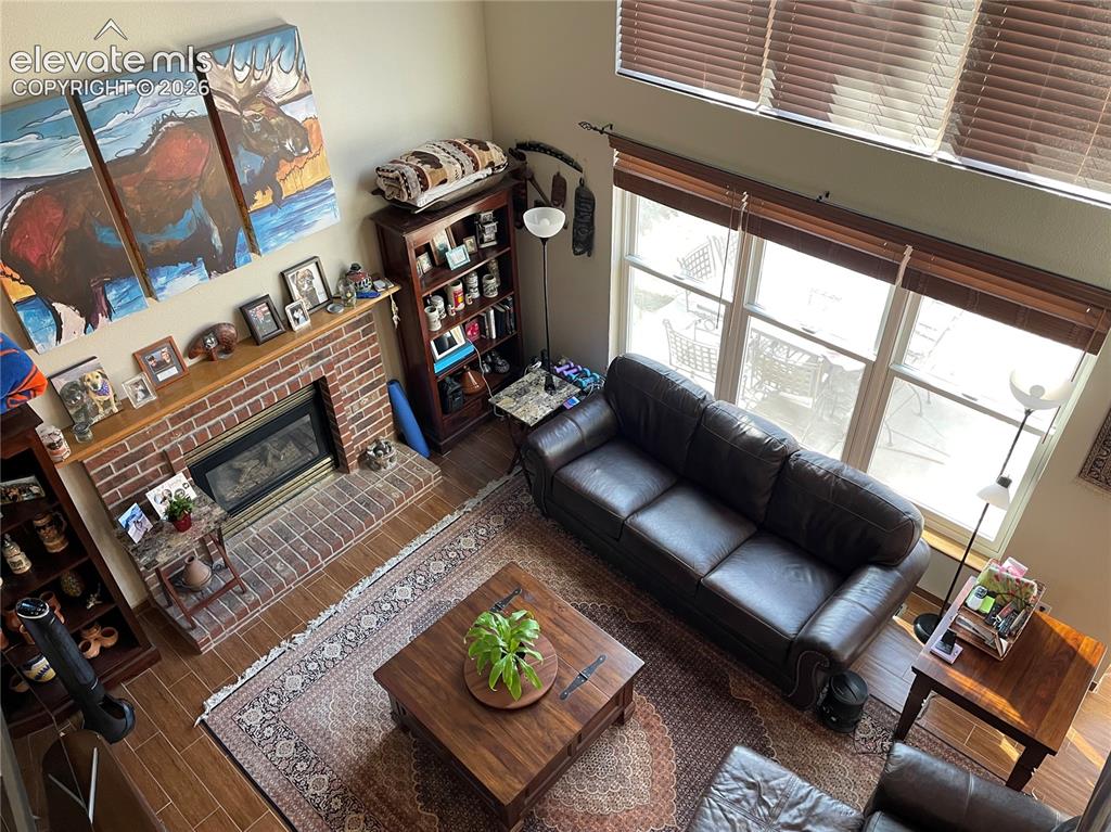 Image 13 of 16: Living Room
