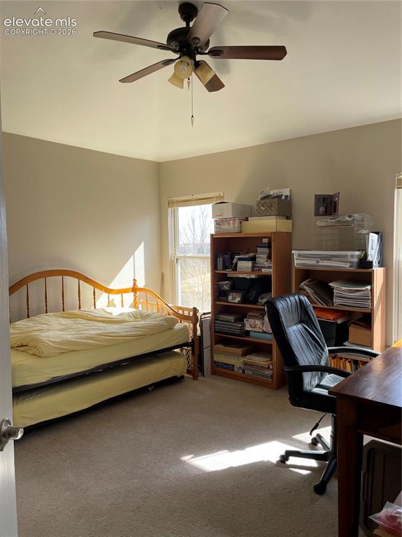 Image 14 of 16: Bedroom