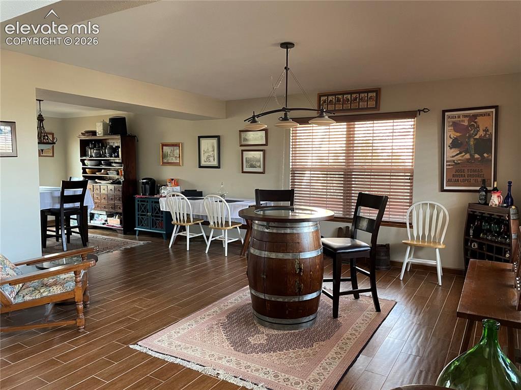 Image 2 of 16: Dining Area