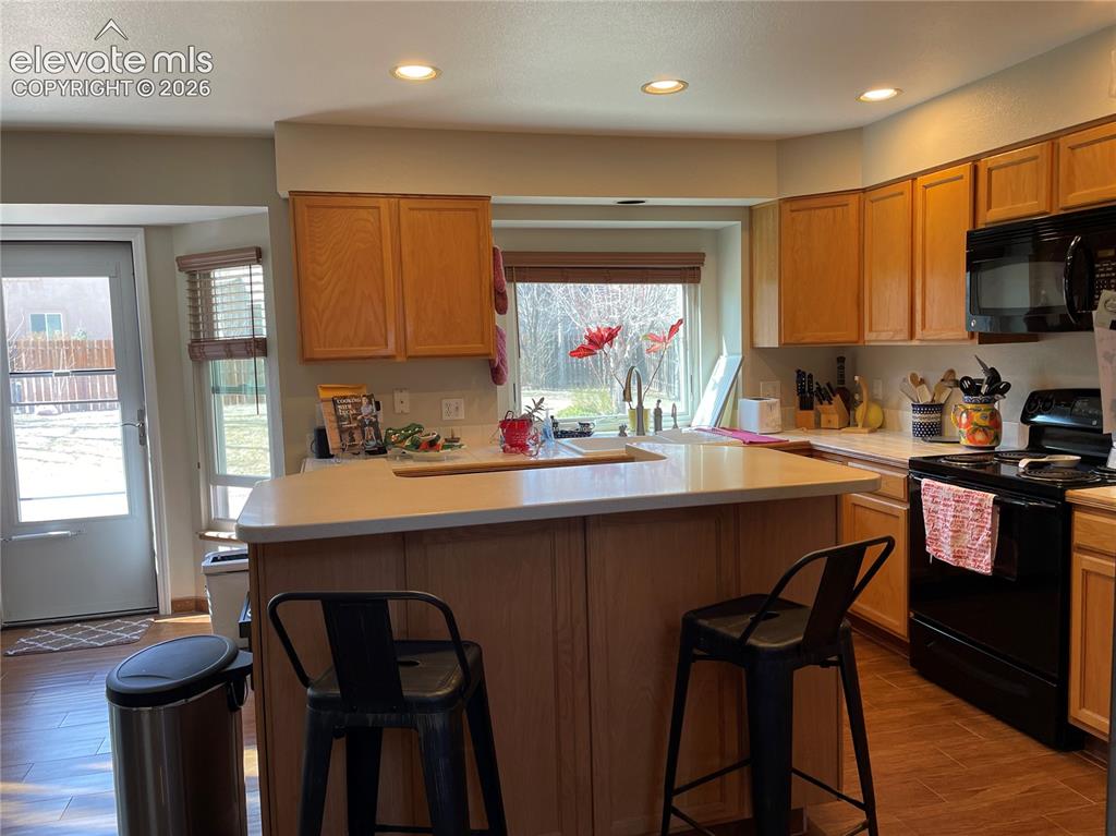 Image 6 of 16: Kitchen