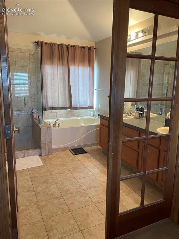 Image 9 of 16: Bathroom
