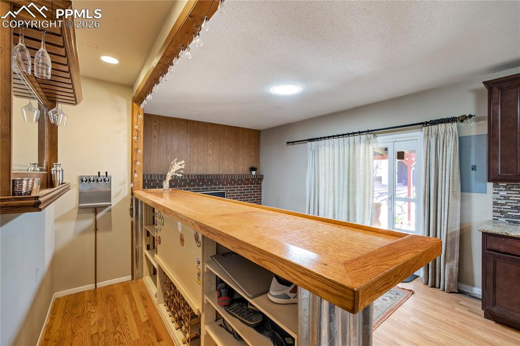 Image 15 of 50: Kitchen