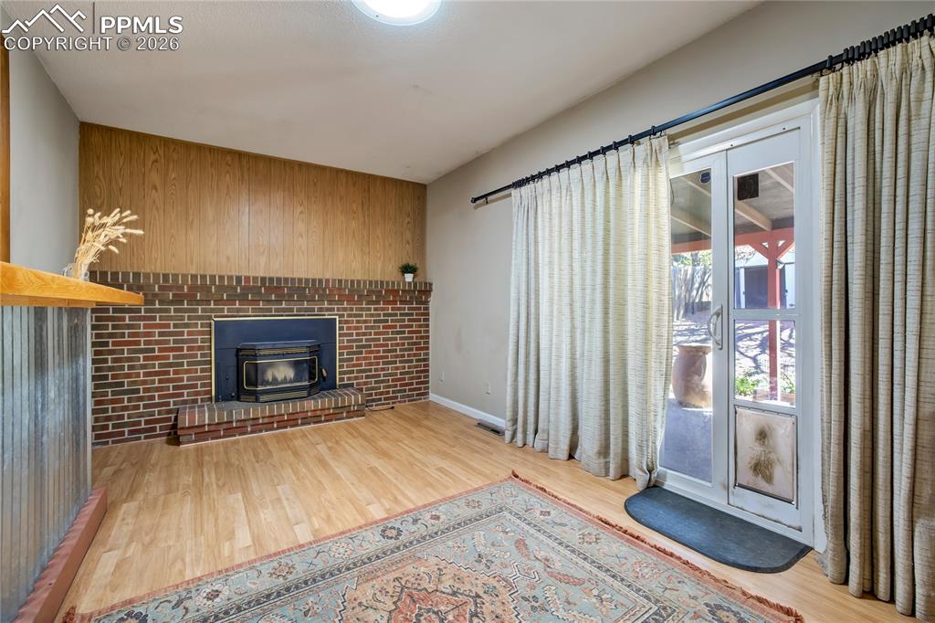 Image 16 of 50: Living Room