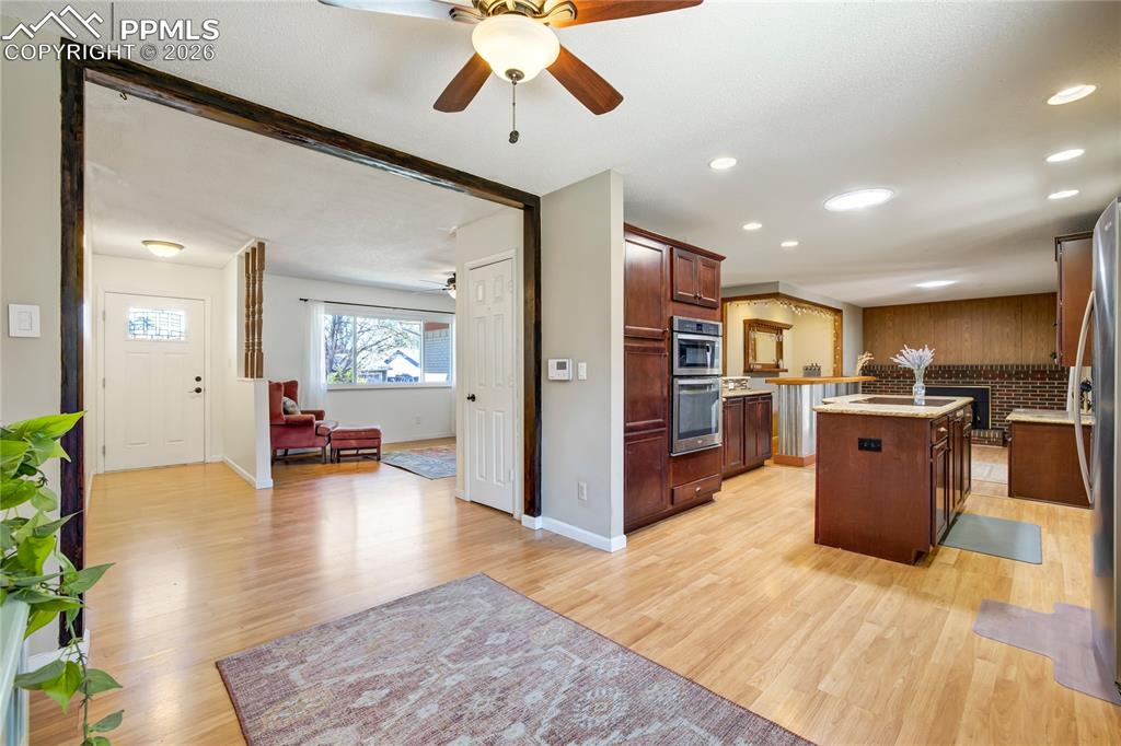 Image 8 of 50: Kitchen