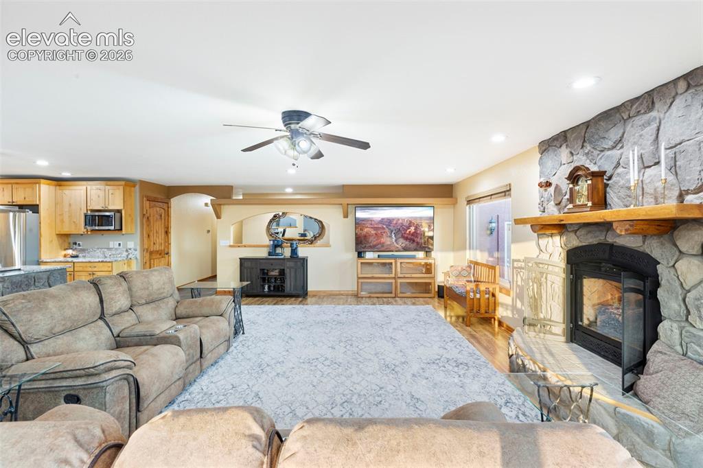 Image 16 of 45: Living Room
