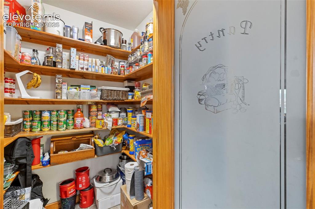 Image 25 of 45: Pantry