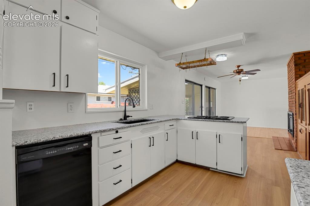 Image 11 of 45: Kitchen