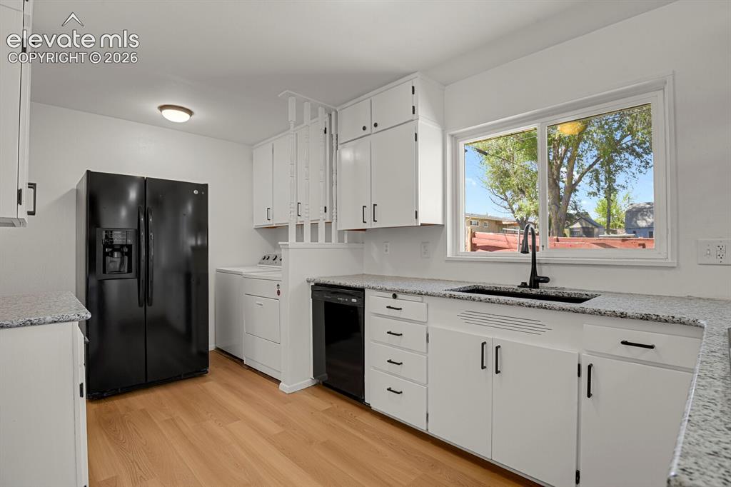 Image 13 of 45: Kitchen