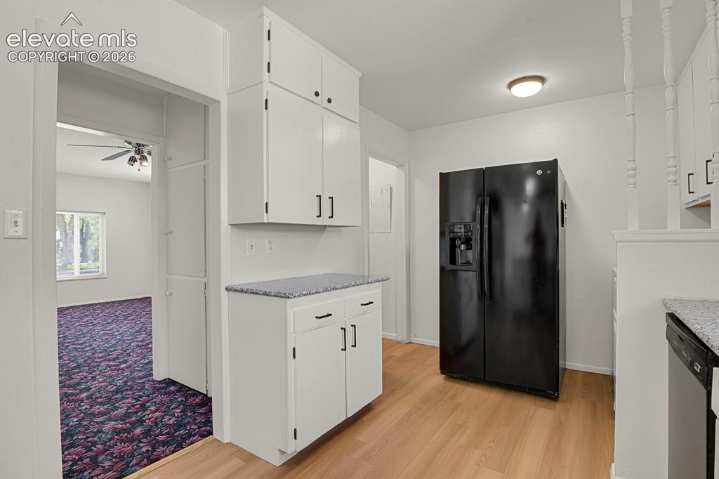Image 15 of 45: Kitchen