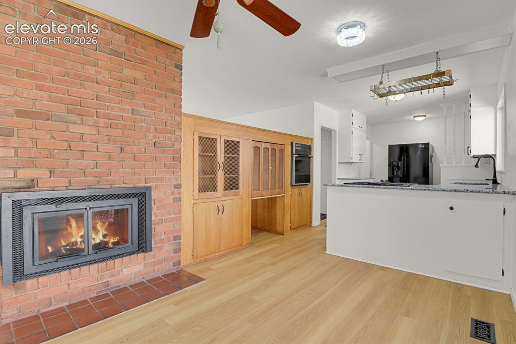 Image 9 of 45: Kitchen