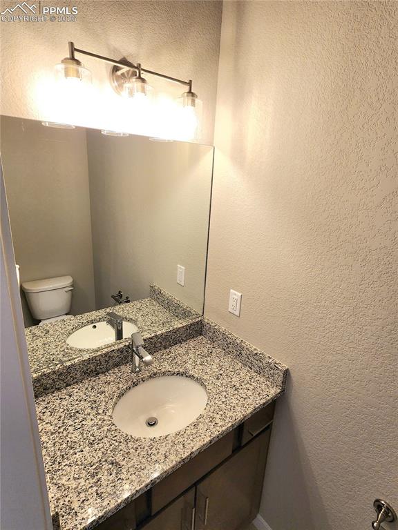 Image 10 of 17: Bathroom