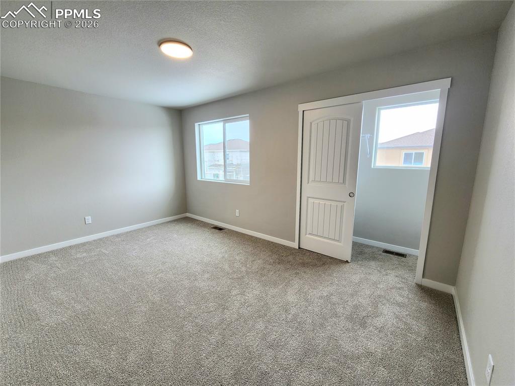 Image 11 of 17: Bedroom