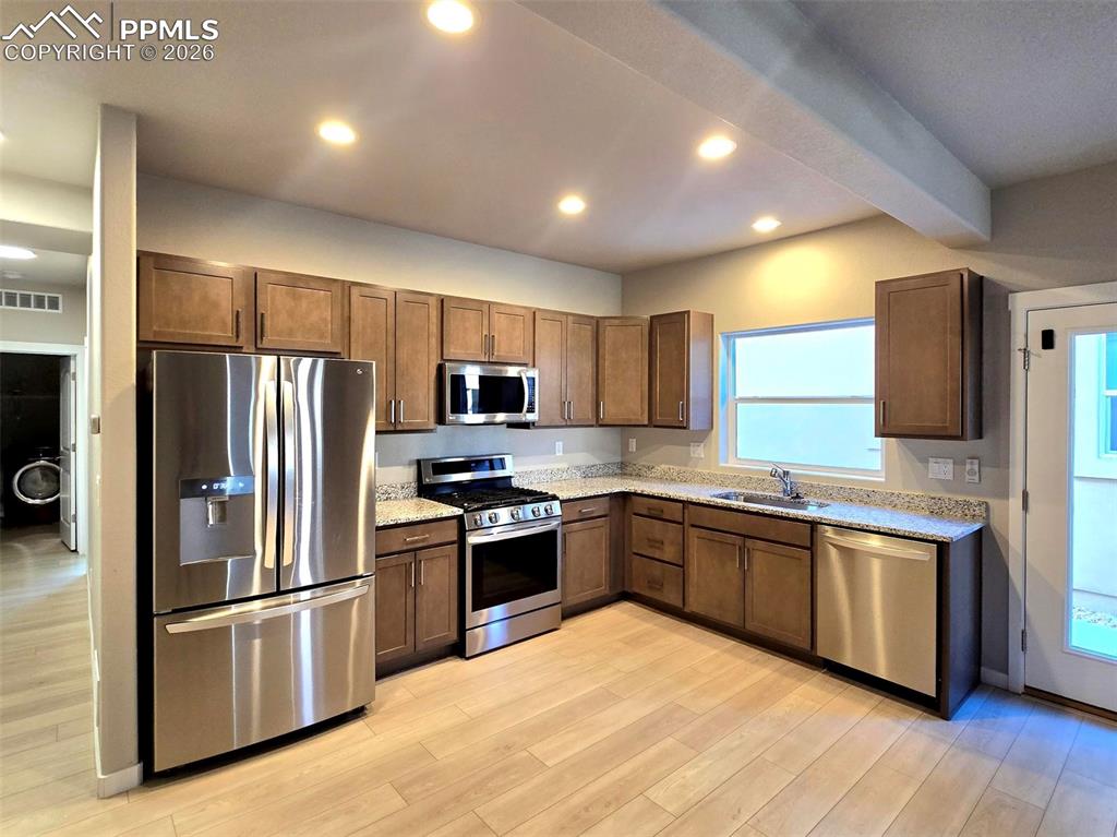 Image 3 of 17: Kitchen