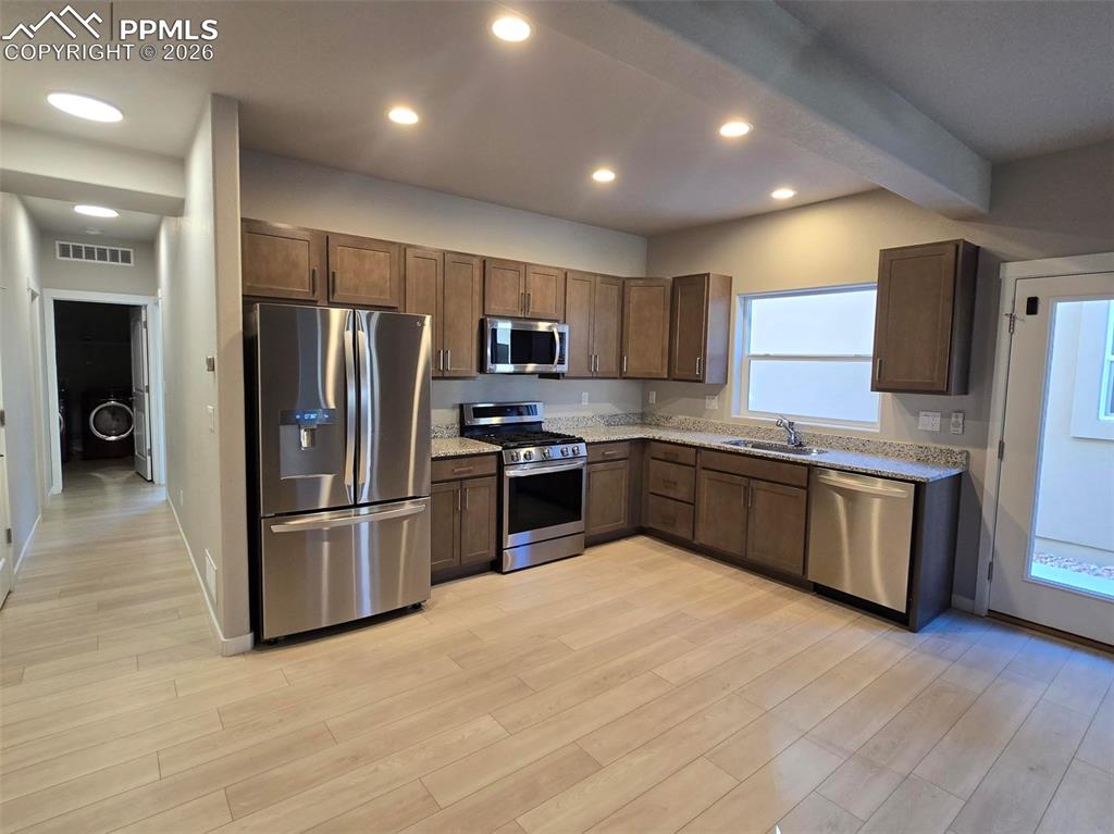 Image 6 of 17: Kitchen