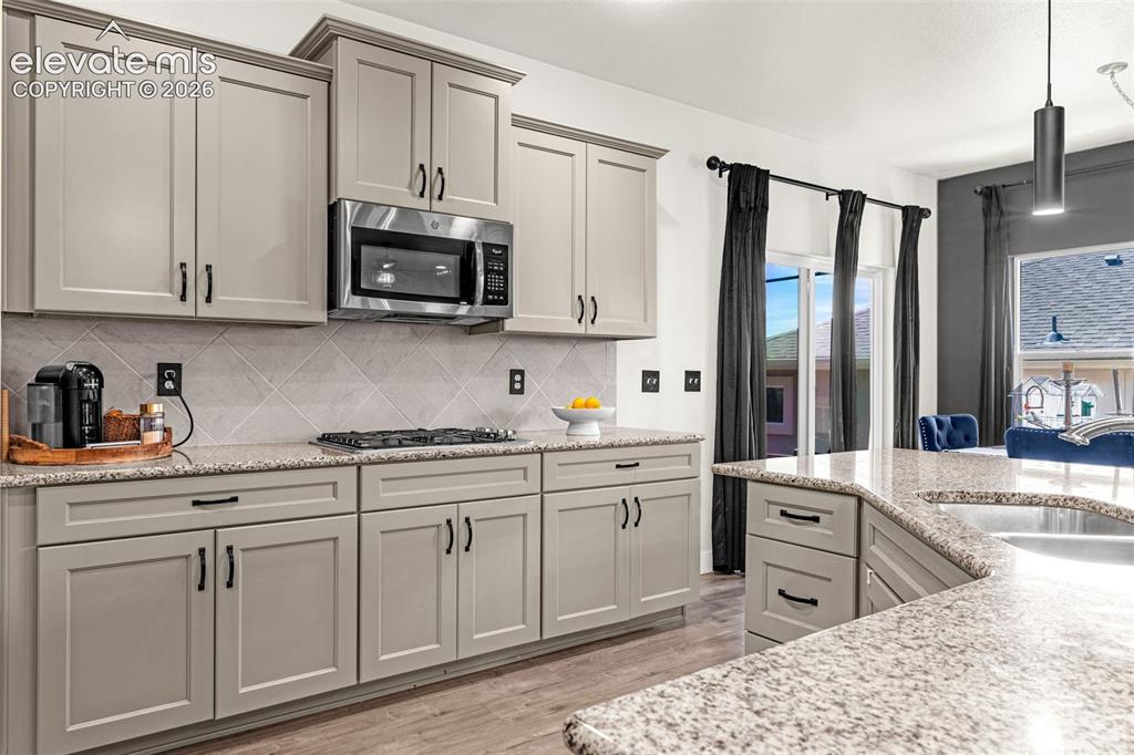 Image 12 of 44: Kitchen