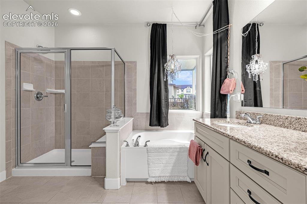 Image 19 of 44: Bathroom