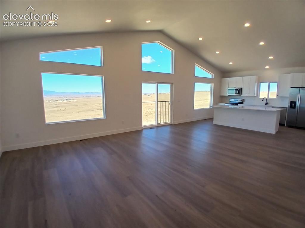 Image 7 of 23: Similar exterior finish