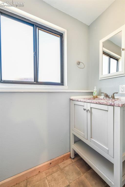 Image 24 of 50: Bathroom