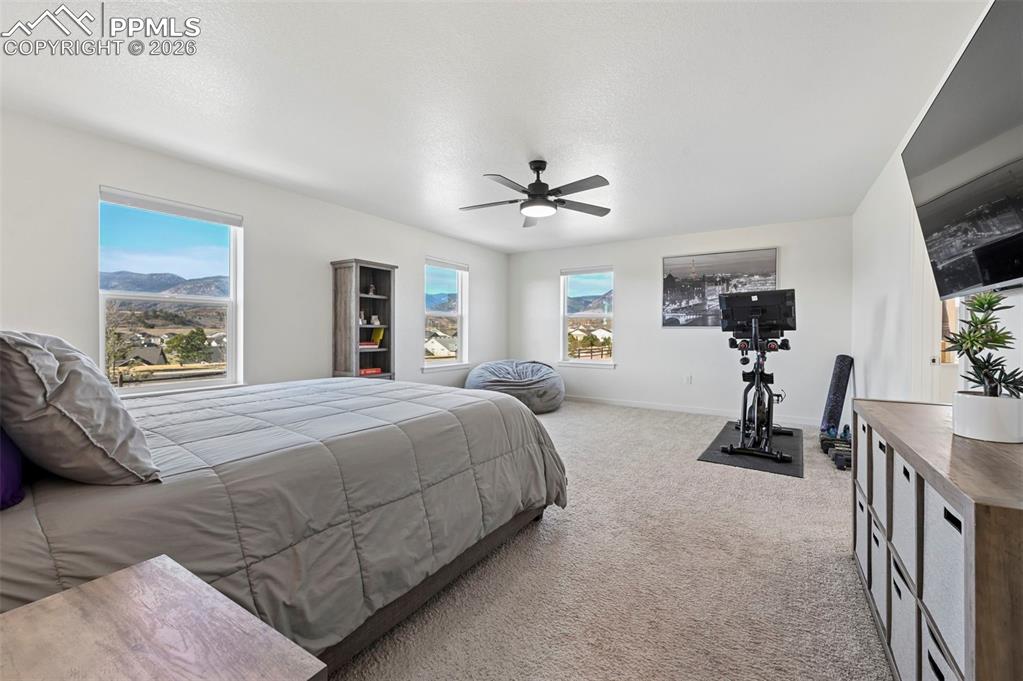 Image 12 of 50: Bedroom