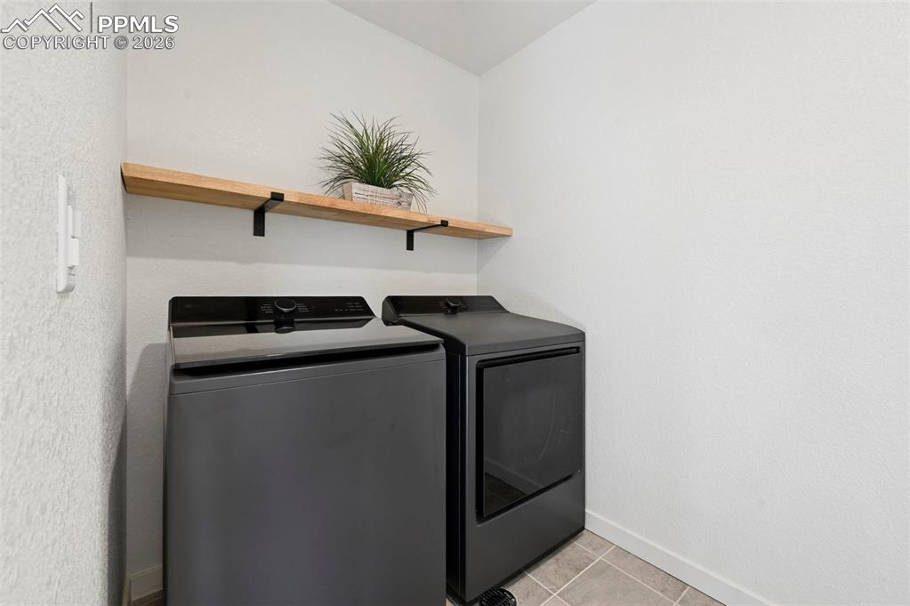 Image 20 of 50: Laundry