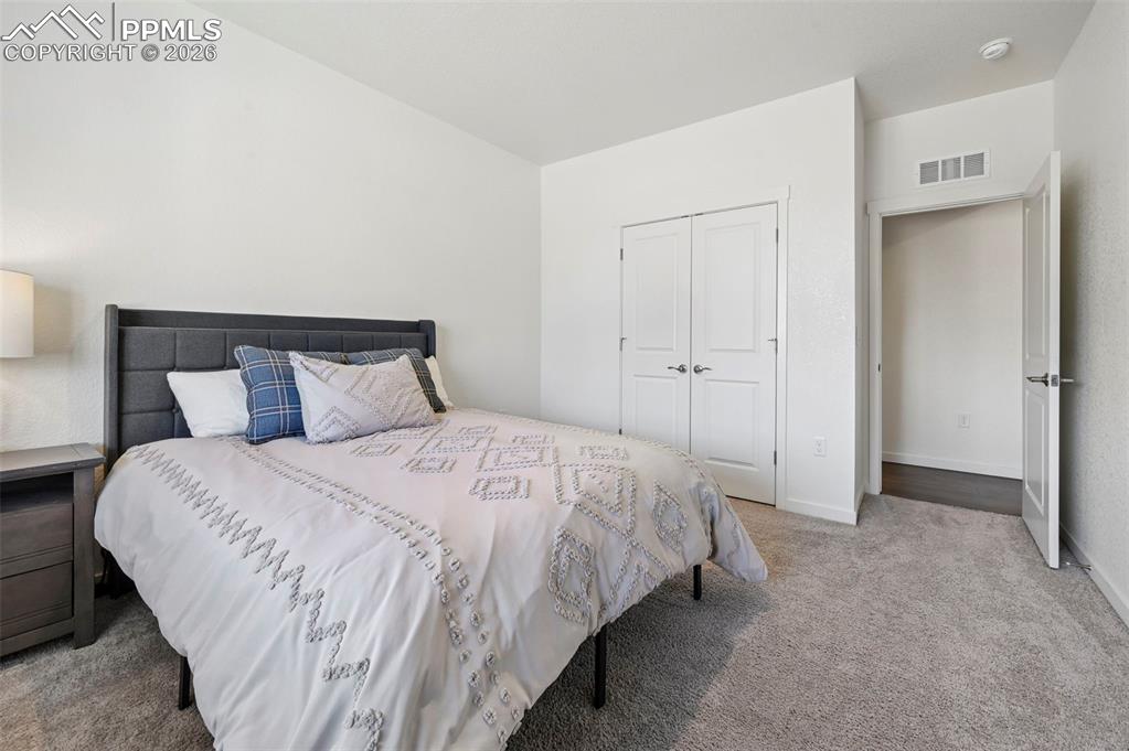 Image 21 of 50: Bedroom