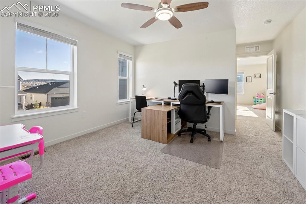 Image 24 of 50: Office