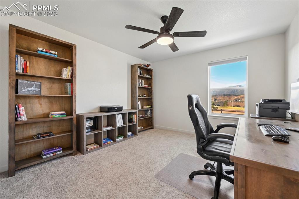 Image 27 of 50: Office