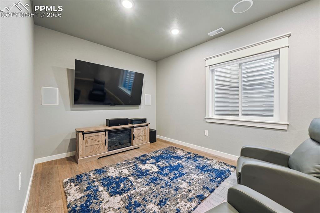 Image 29 of 50: Living Room