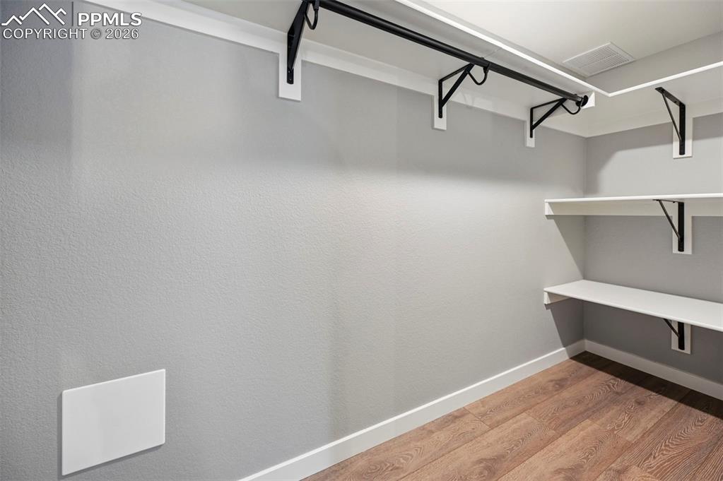 Image 35 of 50: Closet