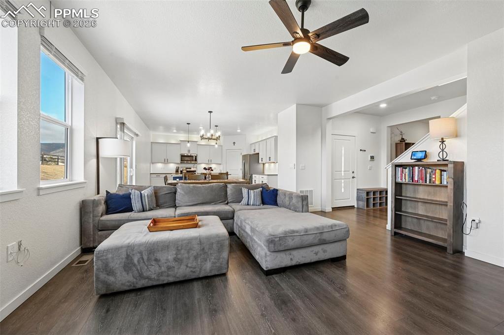 Image 4 of 50: Living Room