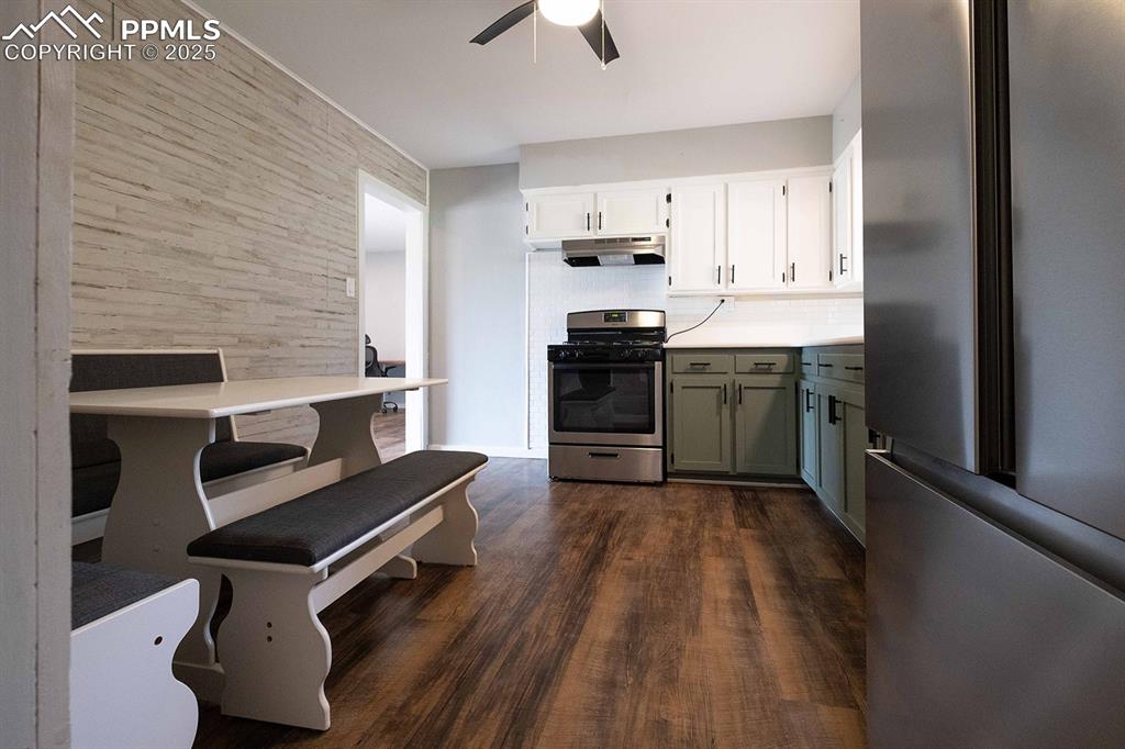 Image 11 of 43: Eat in Kitchen.
