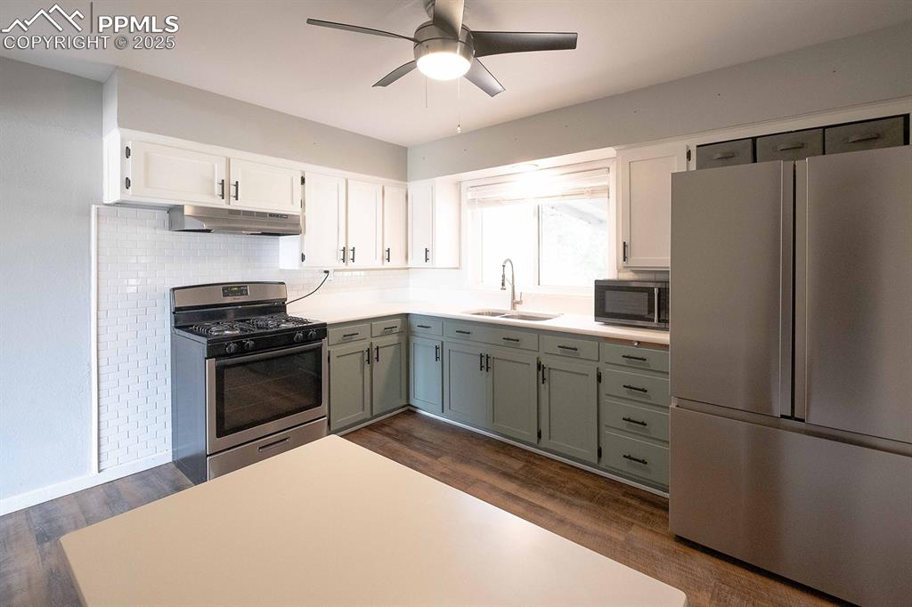 Image 13 of 43: Updated 2 tone cabinets and appliances.