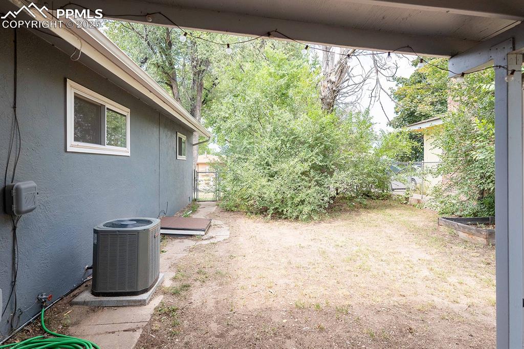 Image 36 of 43: Yard