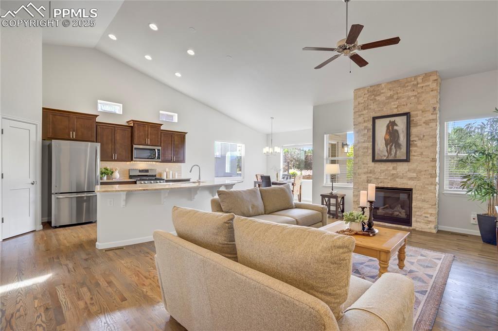 Image 5 of 50: Gleaming hardwoods + airy 9’ to 13