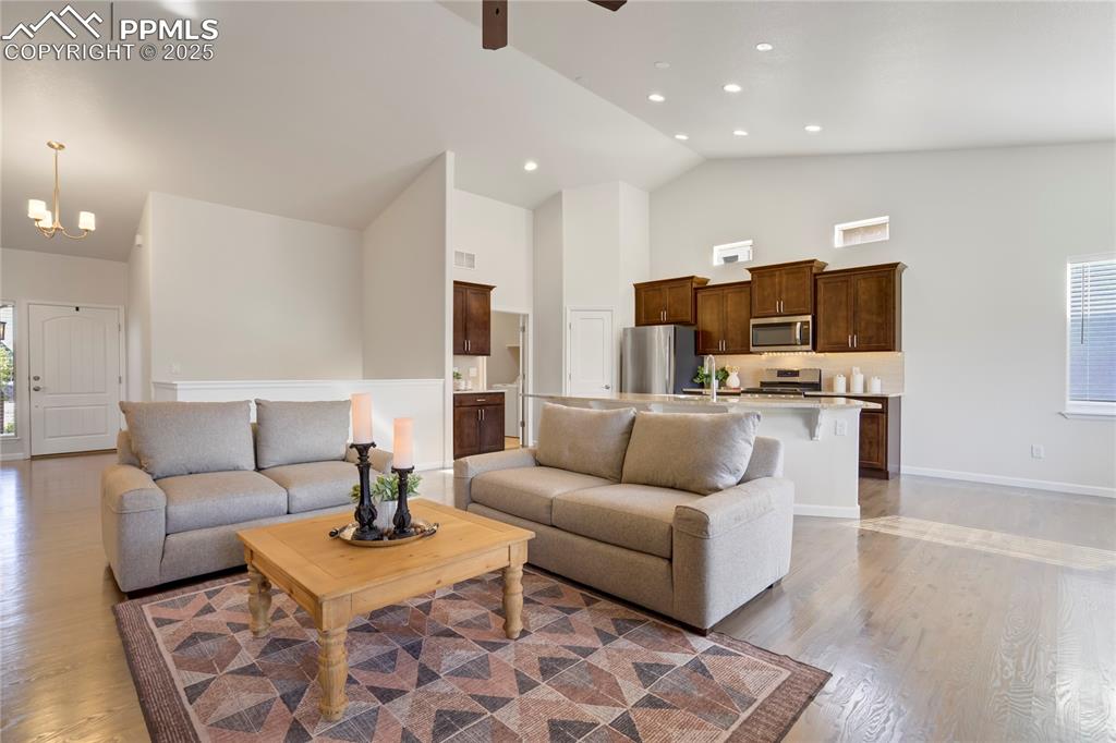 Image 8 of 50: Great Room
