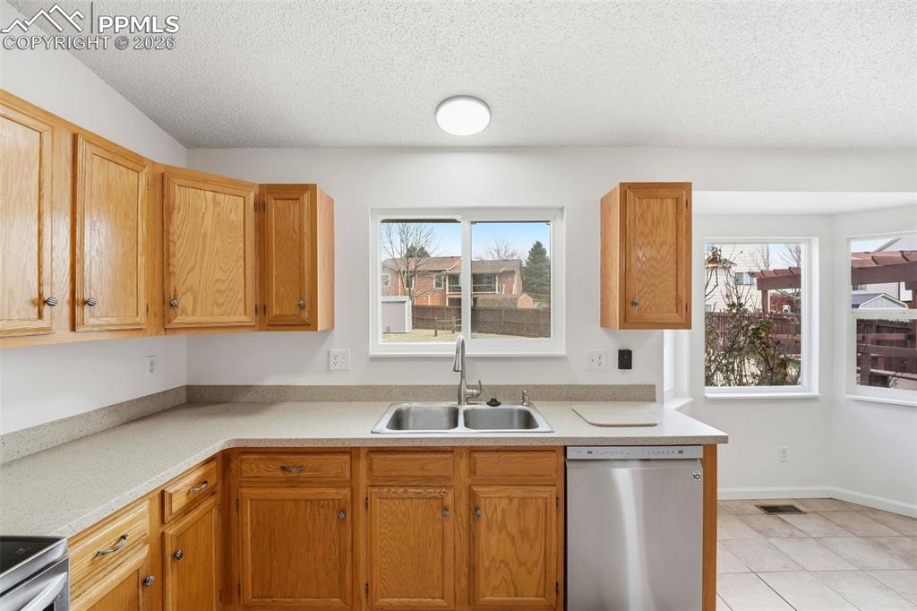 Image 11 of 49: Kitchen